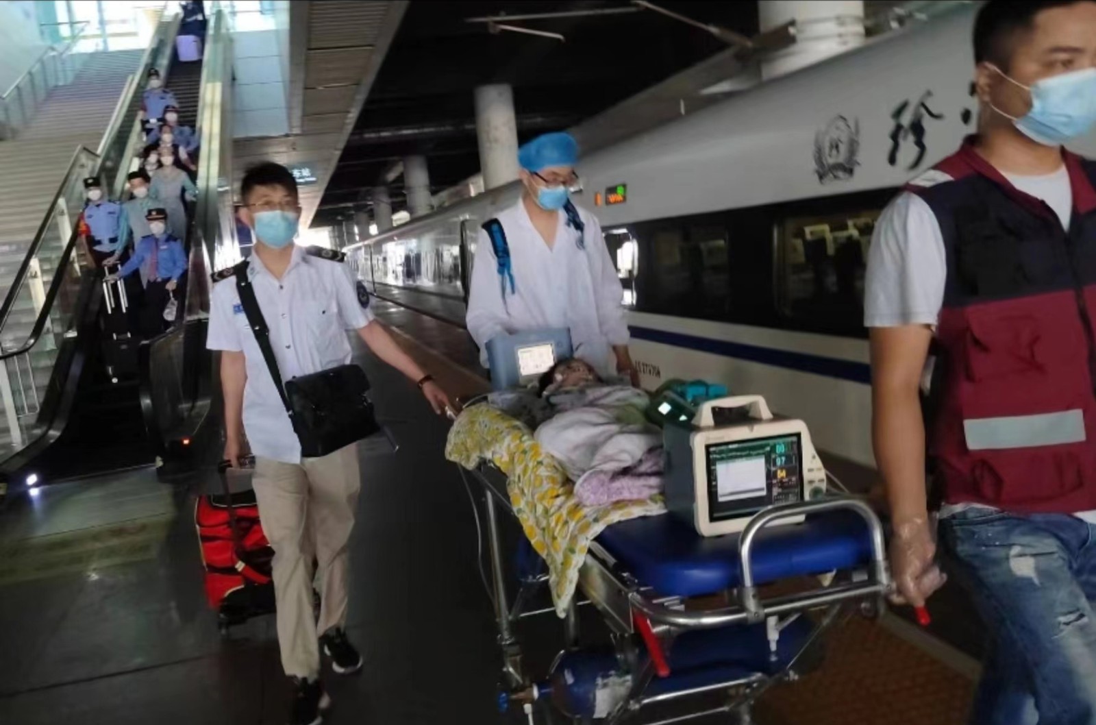 东港市高铁转运公司